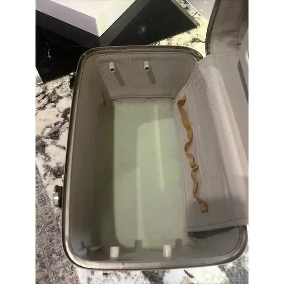 Vtg American Tourister Tiara Grey Train Travel Makeup Case Luggage No Key - Picture 6 of 6